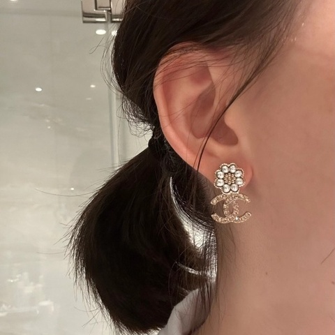 CHANEL  香奈兒珍珠花朵耳環  B22K   帶盒