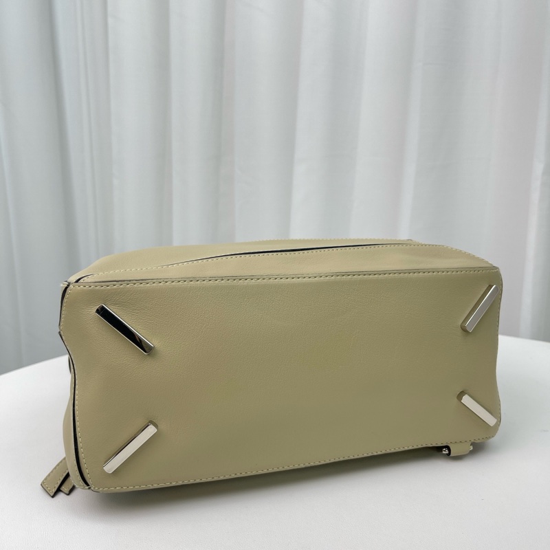 LOEWE. 羅意威 puzzle小號  底24-2