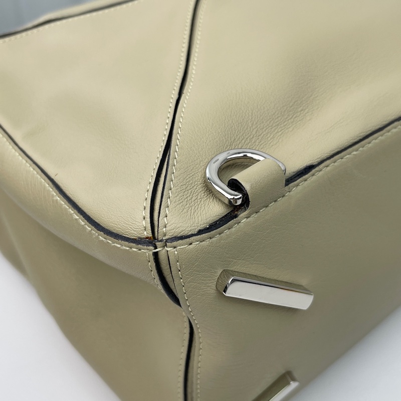 LOEWE. 羅意威 puzzle小號  底24-5