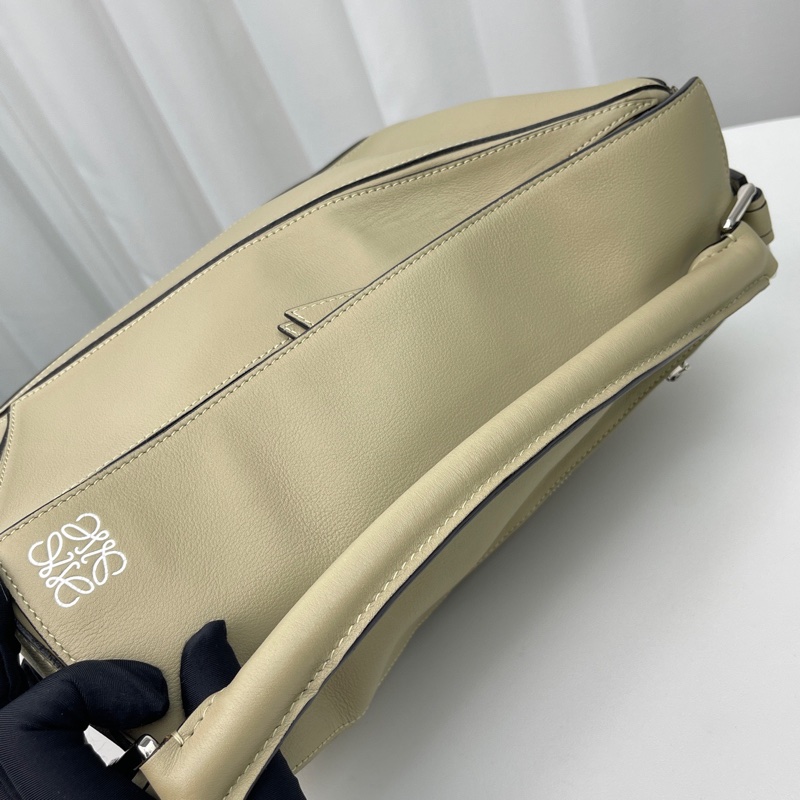 LOEWE. 羅意威 puzzle小號  底24-7