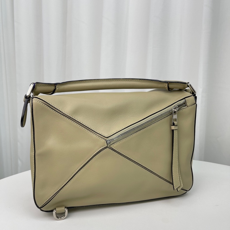 LOEWE. 羅意威 puzzle小號  底24-9