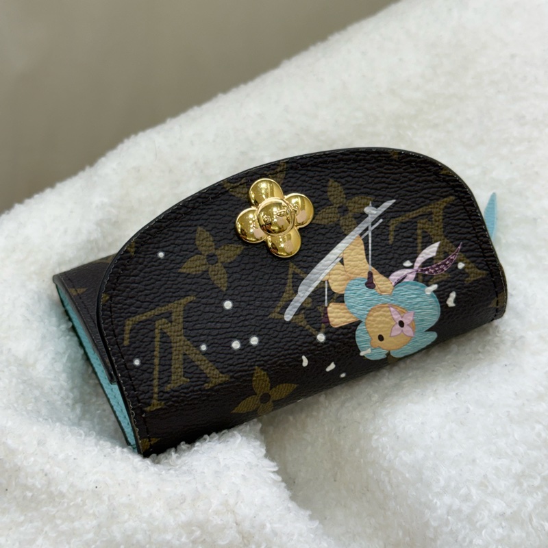 LV聖誕 Vivienne 系列 短夾零錢包✨最新晶片款-13