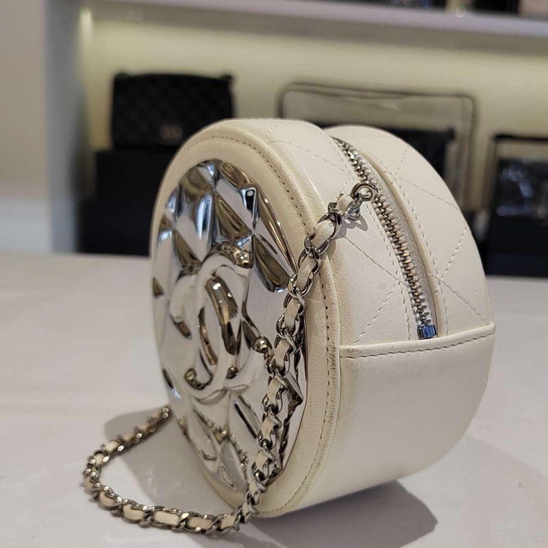 Chanel香奈兒21K鏡面招財銀圓餅鏈條包-3