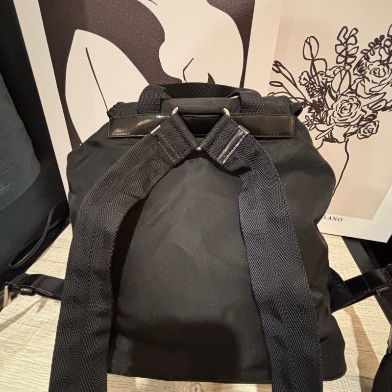 Prada 黑色尼龍後背包-1