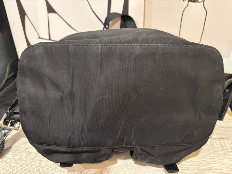 Prada 黑色尼龍後背包-2