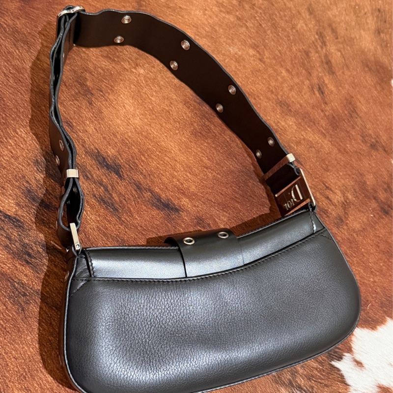 Dior 黑銀扣皮革釦眼寬背帶肩背包-7