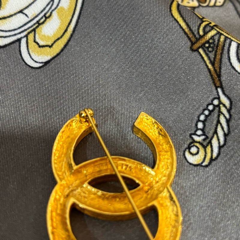 Chanel 復古金雙C滿鑽胸針-2