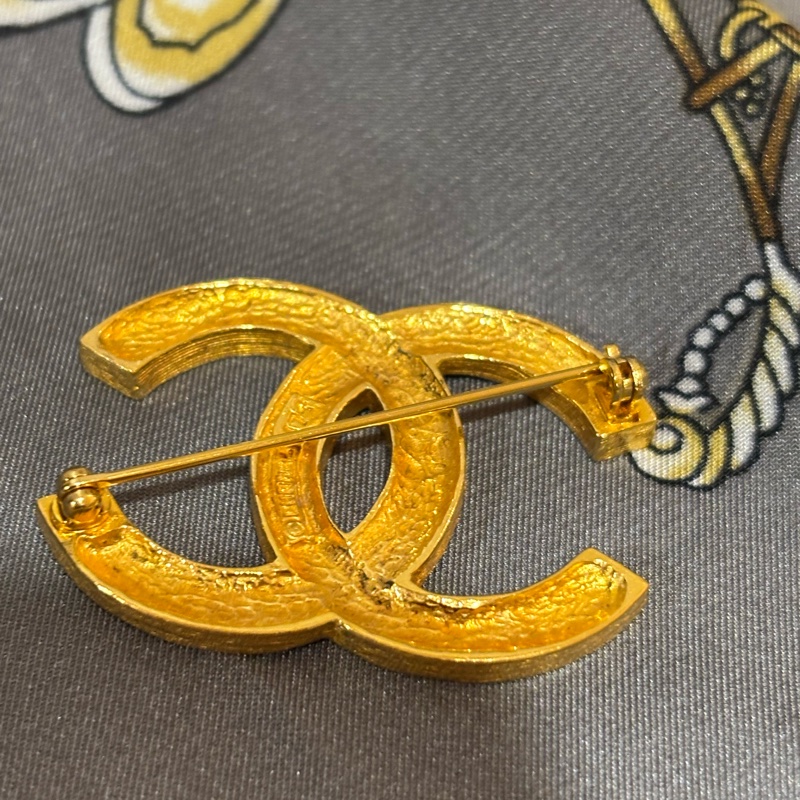 Chanel 復古金雙C滿鑽胸針-3