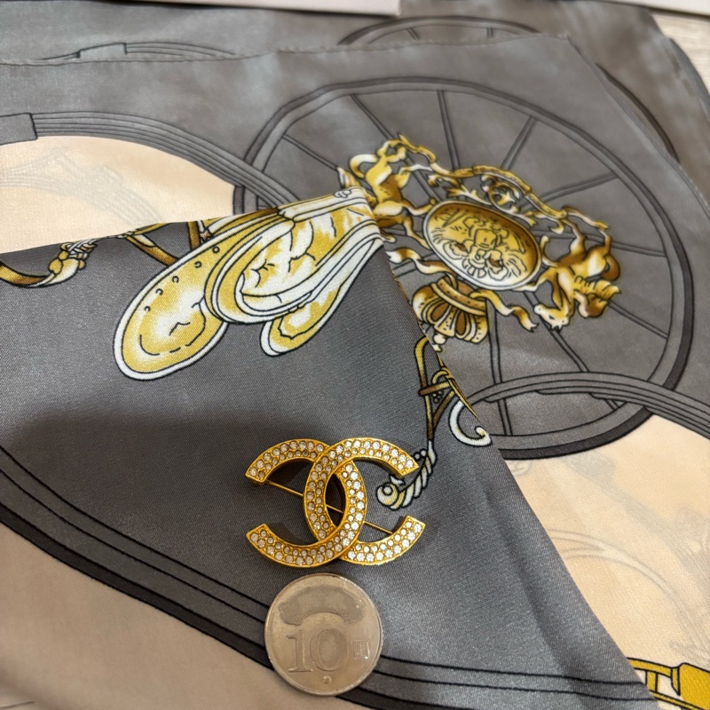 Chanel 復古金雙C滿鑽胸針-4