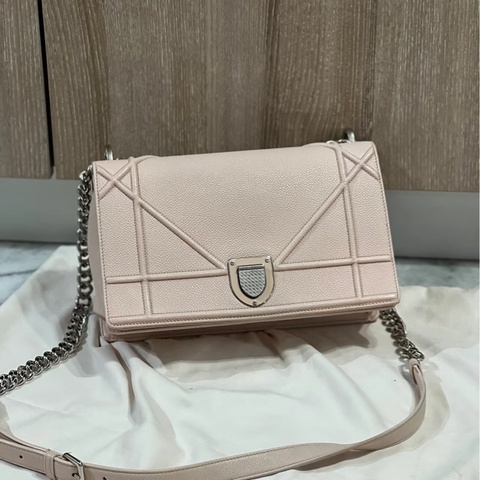 Dior • 經典櫻花粉牛皮盾牌包 中號 🈶保卡