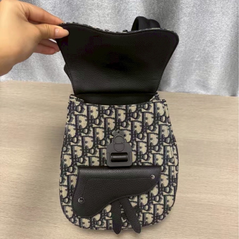 垂直入坑😍限時超低價✨Dior迪奧oblique刺繡老花迷你翻蓋馬鞍後背包雙肩包-16