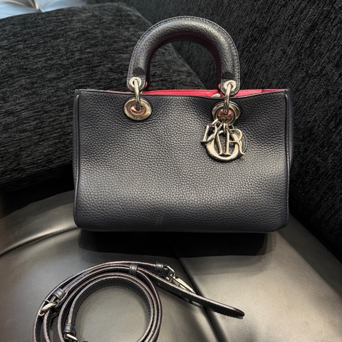Dior • 經典黑金荔枝牛皮Vip斜背包 🈶原廠肩帶