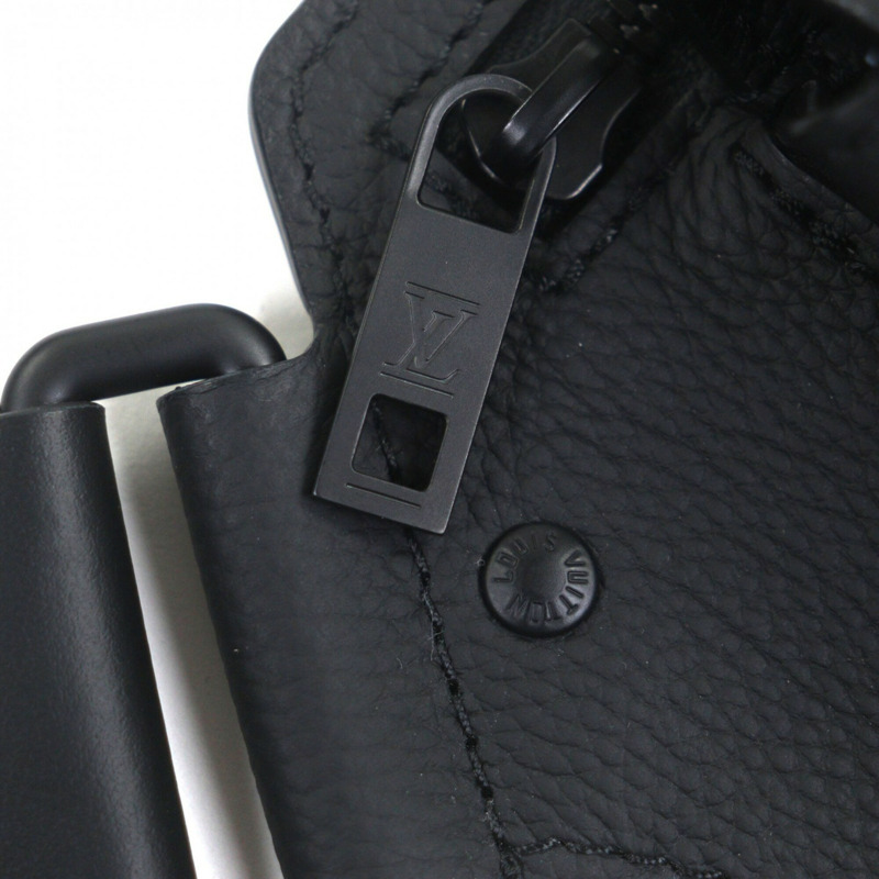 路易威登 M57081 黑色皮革 LV Aerogram Takeoff 斜背包，附原廠盒和防塵袋，法國製造，男士款-10