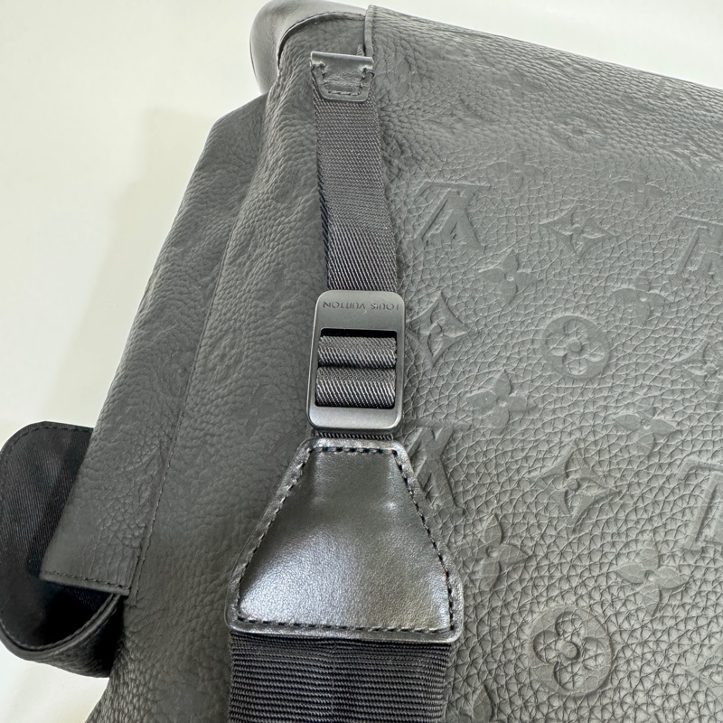 路易威登LV黑色牛皮Christopher MM後背包M55699 經典帥氣登山包天菜 🖤-21