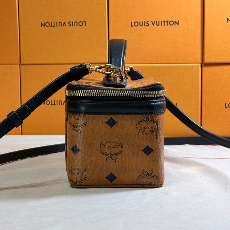 ‼️全台最甜 MCM 經典老花 肩背/斜背包 化妝箱 手提包-8