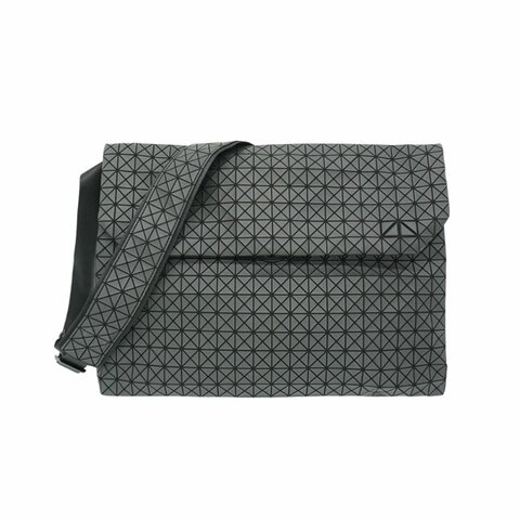 Issey Miyake Bao Bao 幾何細方格釦式斜背包