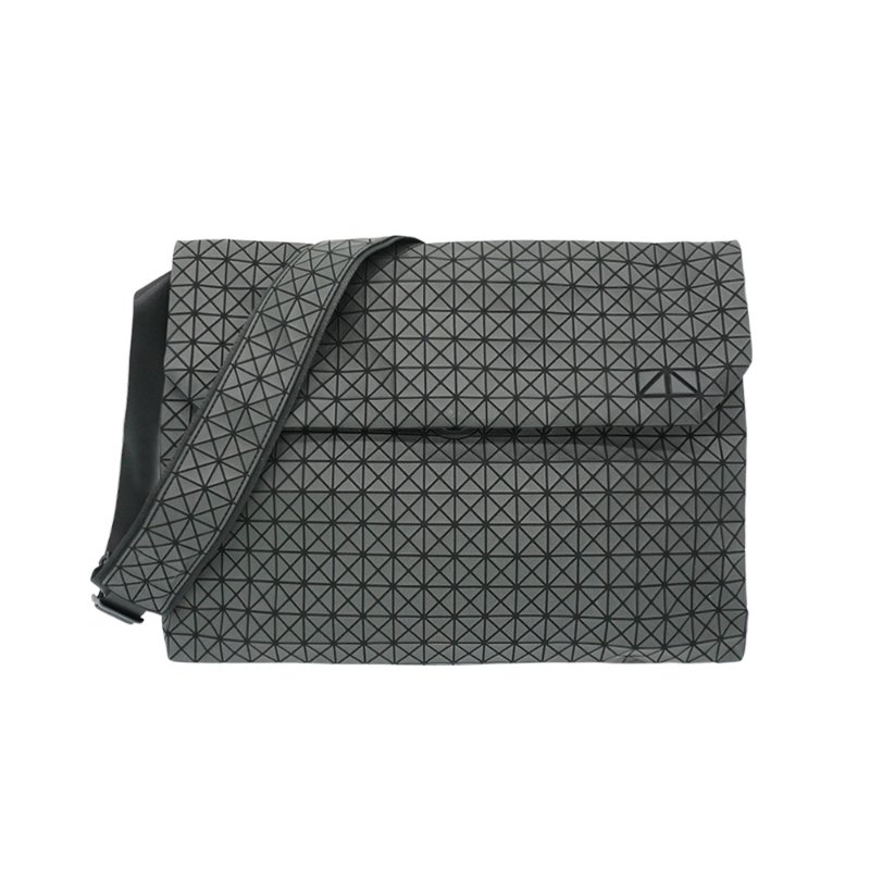 Issey Miyake Bao Bao 幾何細方格釦式斜背包-0