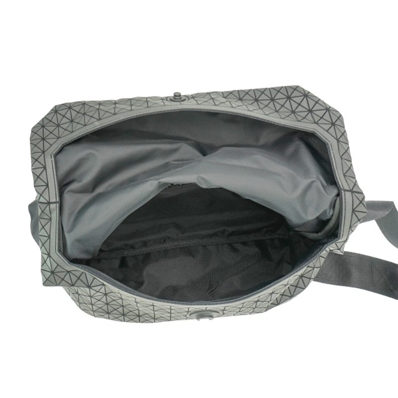 Issey Miyake Bao Bao 幾何細方格釦式斜背包-4