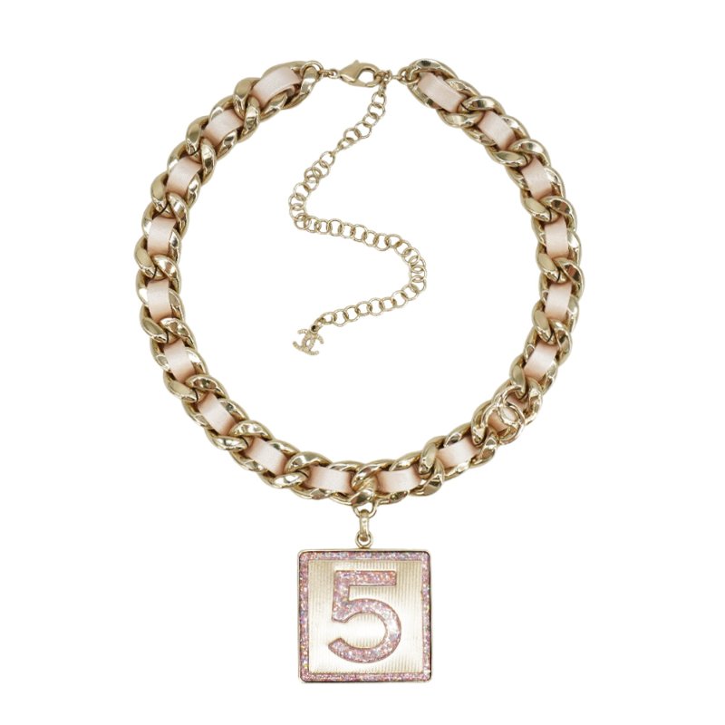 Chanel 展示品 皮穿粗金鍊雙C No.5 方牌短項鍊(珠光粉)-0