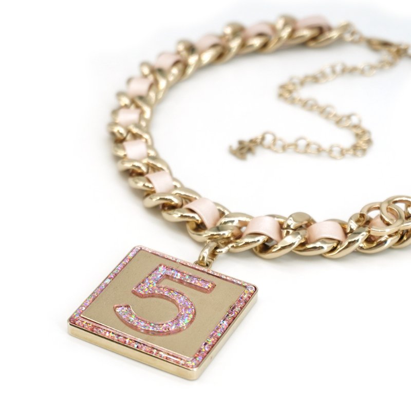 Chanel 展示品 皮穿粗金鍊雙C No.5 方牌短項鍊(珠光粉)-2