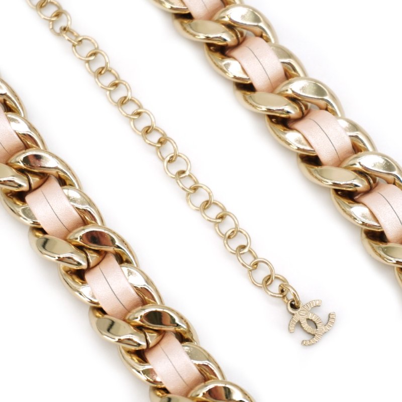 Chanel 展示品 皮穿粗金鍊雙C No.5 方牌短項鍊(珠光粉)-4