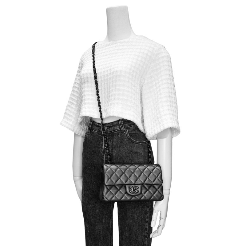 Chanel 展示品 So Black 黑雙C菱格粒紋羊皮斜背包-20cm(A69900-黑)-5