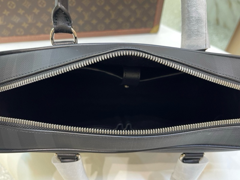 全新閒置 Burberry london 公文包 採用經典格紋設計 優質塗層帆布+皮革飾邊 簡約大氣又耐用 頂部手柄+拉鍊外袋 附件：肩帶  塵袋  說明書-5