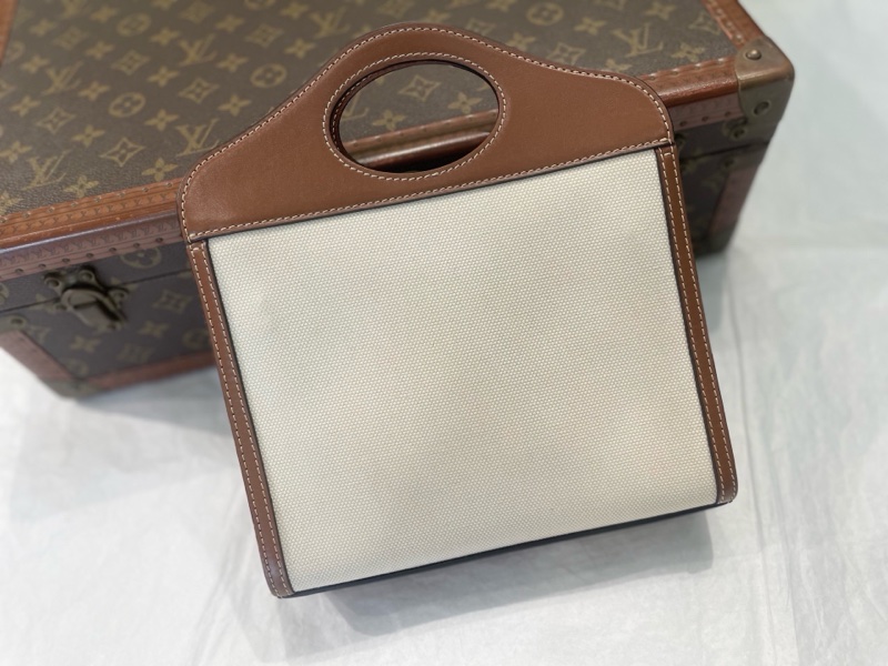 Burberry/巴寶莉 新款帆布郵差包pocket 小號 口袋包 焦糖色配黑字logo  尺寸：23*18*6cm  附件：防塵袋 肩帶-1