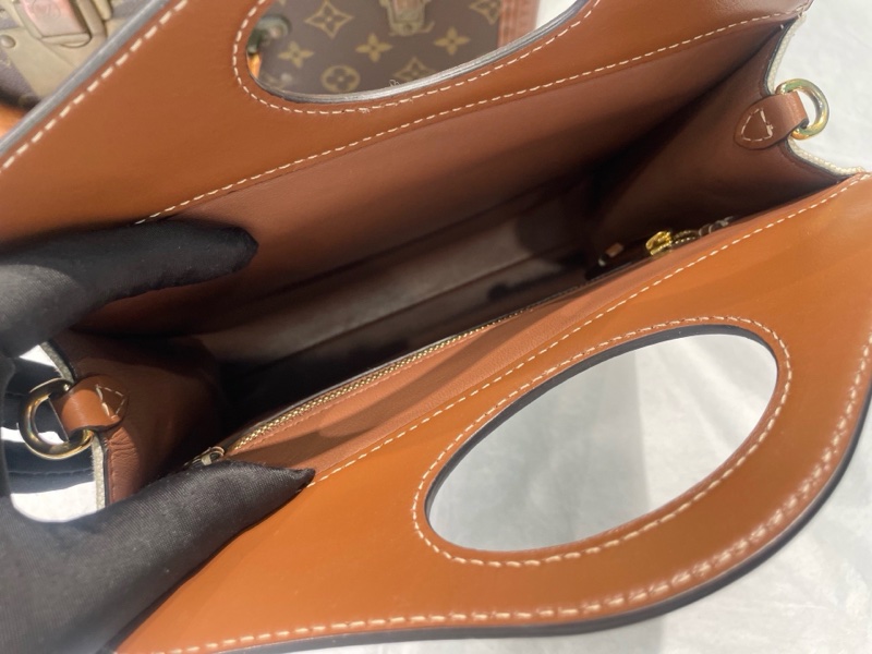 Burberry/巴寶莉 新款帆布郵差包pocket 小號 口袋包 焦糖色配黑字logo  尺寸：23*18*6cm  附件：防塵袋 肩帶-5