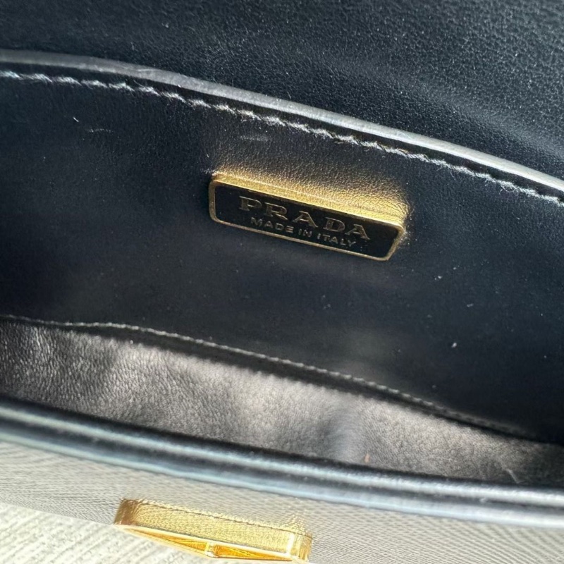 Prada 新款Saffiano斜背包 黑色金扣 20*12*4  95新 配件鏈條 肩帶 塵袋-7