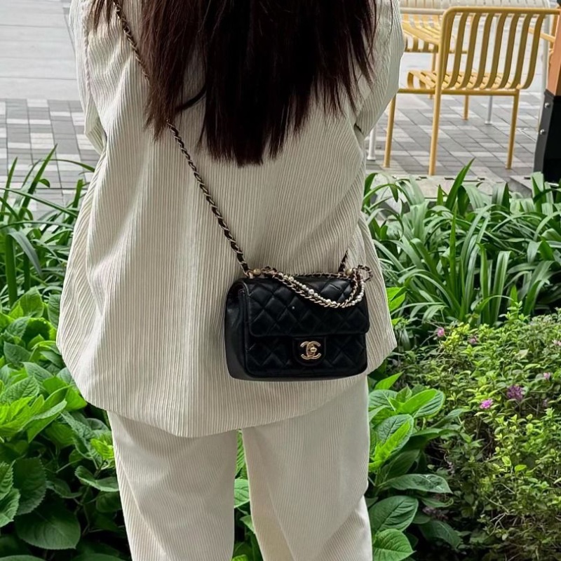 Chanel 黑金24p珍珠鏈條方胖子 芯片款 黑色 金扣 羊皮 17*13*5 95新 配件購證 盒子 塵袋-1