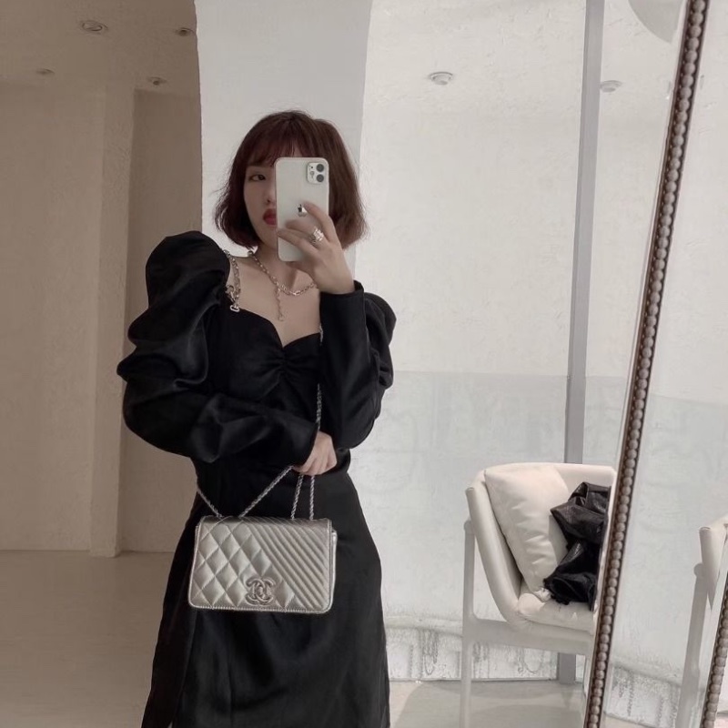 Chanel coco boy漆皮銀色鏈條包 20×12 9新 配件塵袋-0