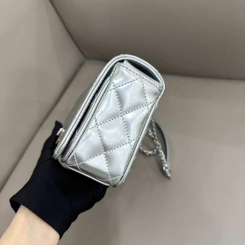 Chanel coco boy漆皮銀色鏈條包 20×12 9新 配件塵袋-4