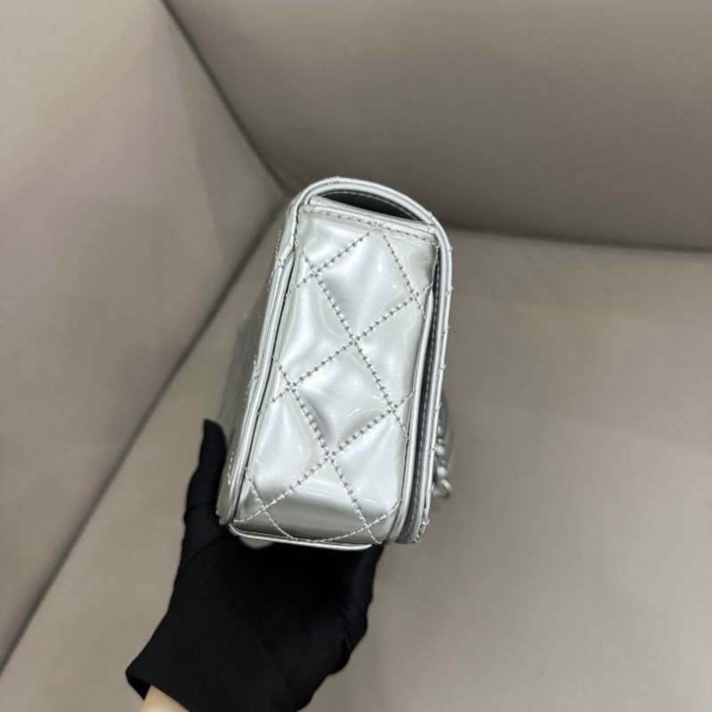Chanel coco boy漆皮銀色鏈條包 20×12 9新 配件塵袋-5
