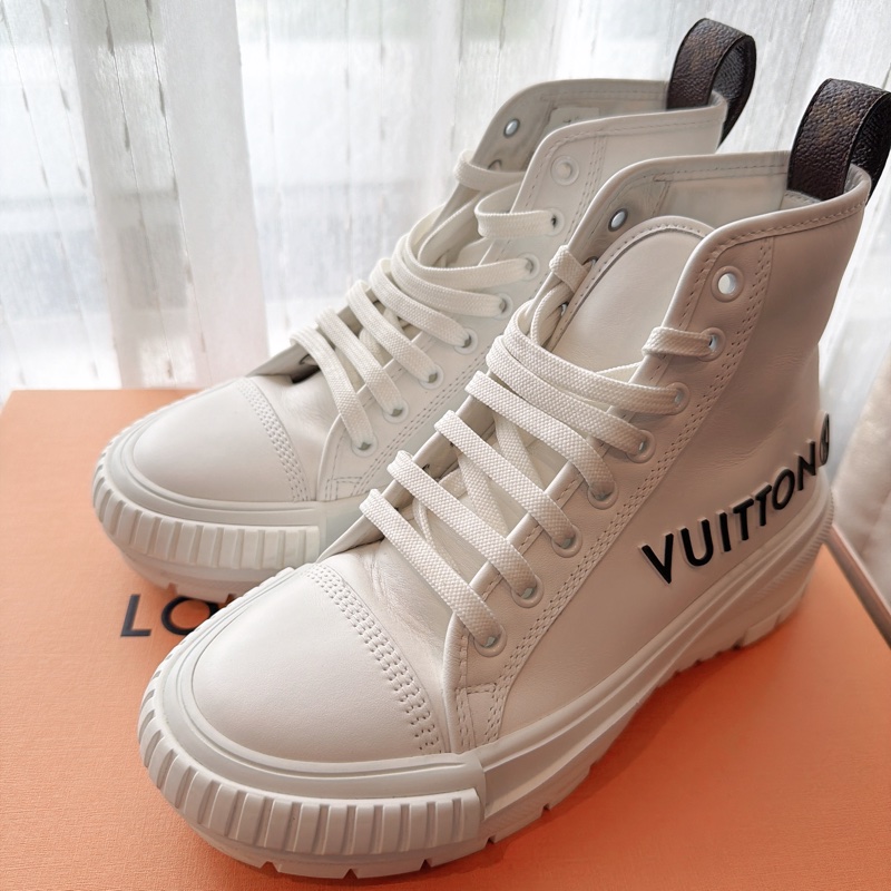 二手精品自賣❤️LV高筒老花皮標logo小白鞋.高筒鞋.餅乾鞋👟小增高效果.35號.全配-0