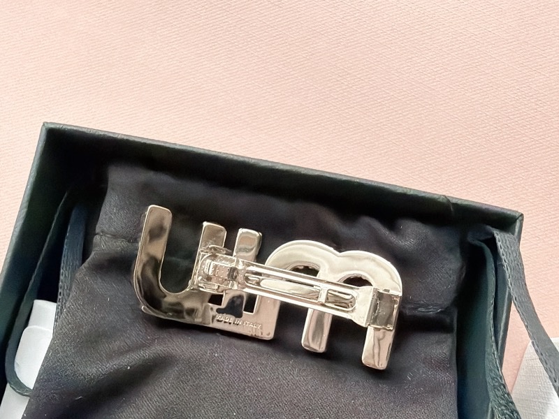 二手精品自賣❤️Miu Miu水鑽字母發夾✨✨超閃🥰銀色.全配.-9