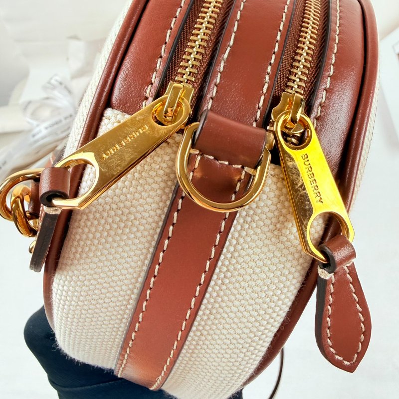 近新狀態良好BURBERRY LOUISE帆布圓餅包 胸背/斜背/側背三用包-5