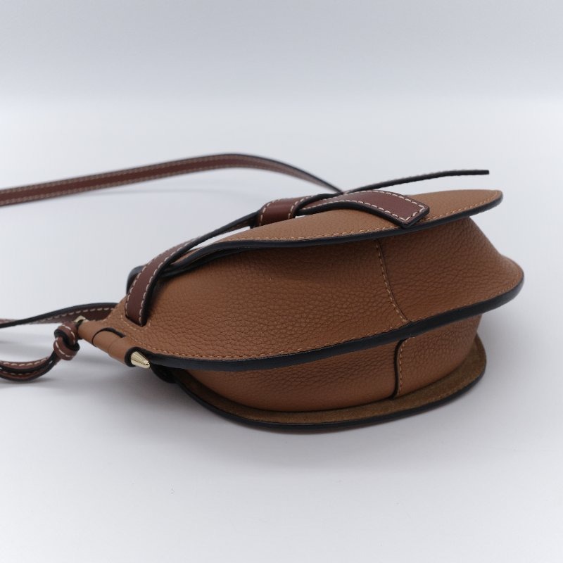Loewe 羅威 Mini Gate 經典焦糖棕 迷你小牛皮 肩背包-4