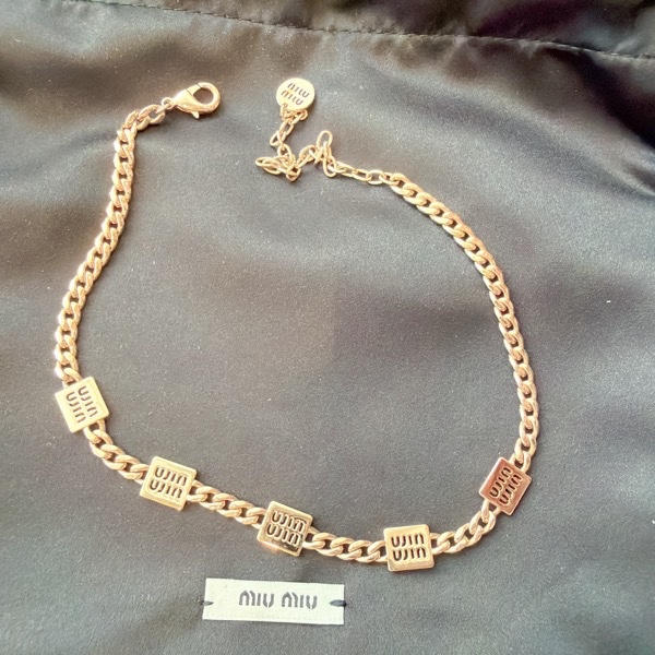 二手精品自賣❤️Miu Miu經典字母刻印金色短項鏈.頸鏈.全配-3