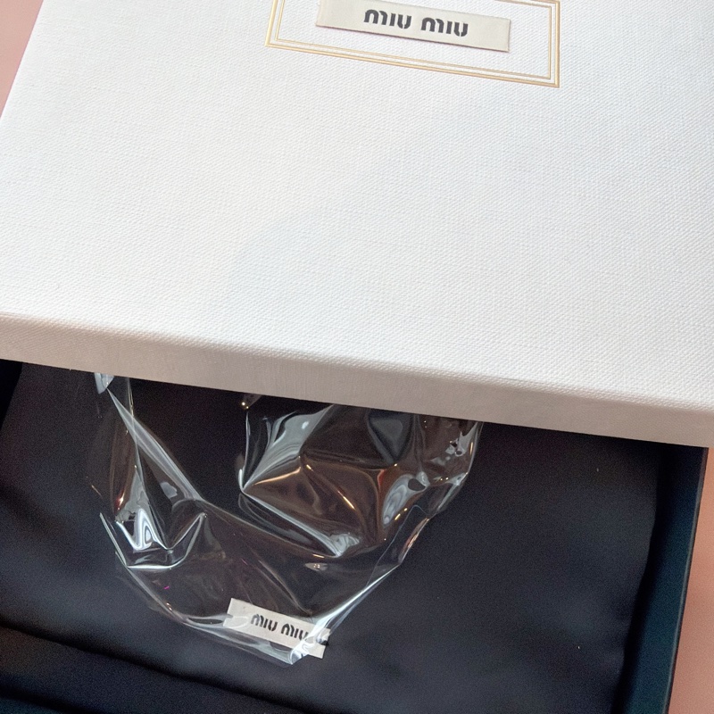 二手精品自賣❤️Miu Miu經典字母刻印金色短項鏈.頸鏈.全配-14