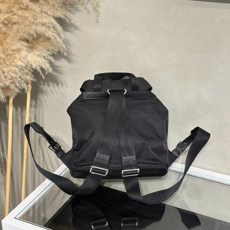 PRADA Re-Nylon雙口袋束繩後背包 - 小號黑銀-4