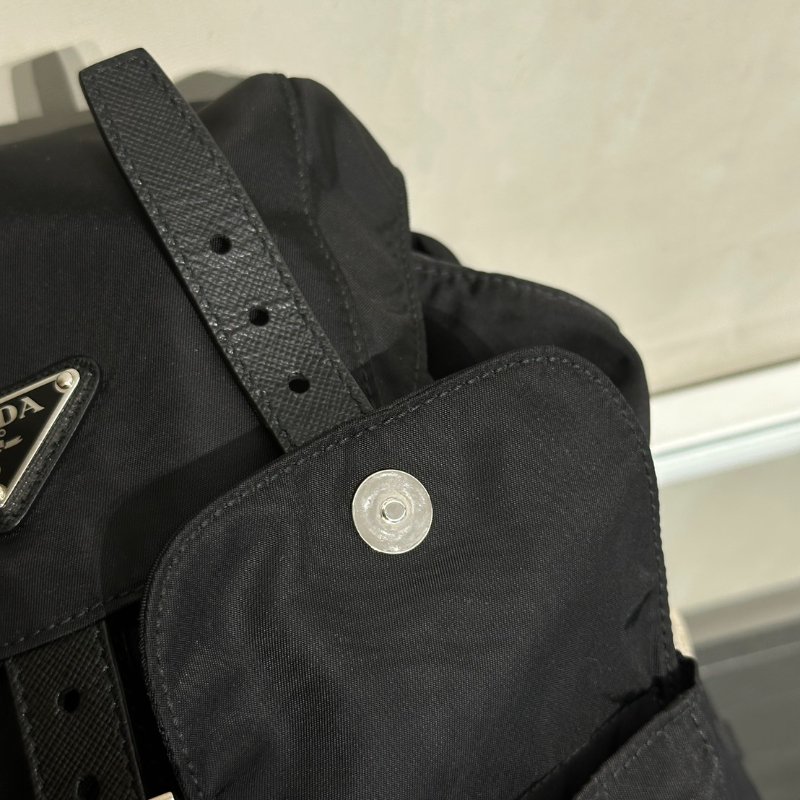 PRADA Re-Nylon雙口袋束繩後背包 - 小號黑銀-10