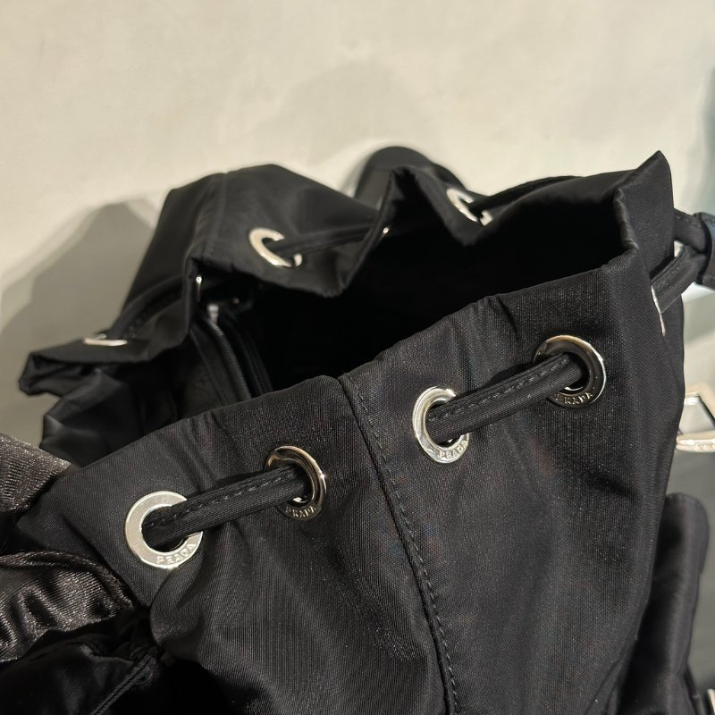 PRADA Re-Nylon雙口袋束繩後背包 - 小號黑銀-16