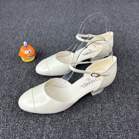 Chanel香奈兒白色漆皮高跟鞋 尺碼：38 🧡