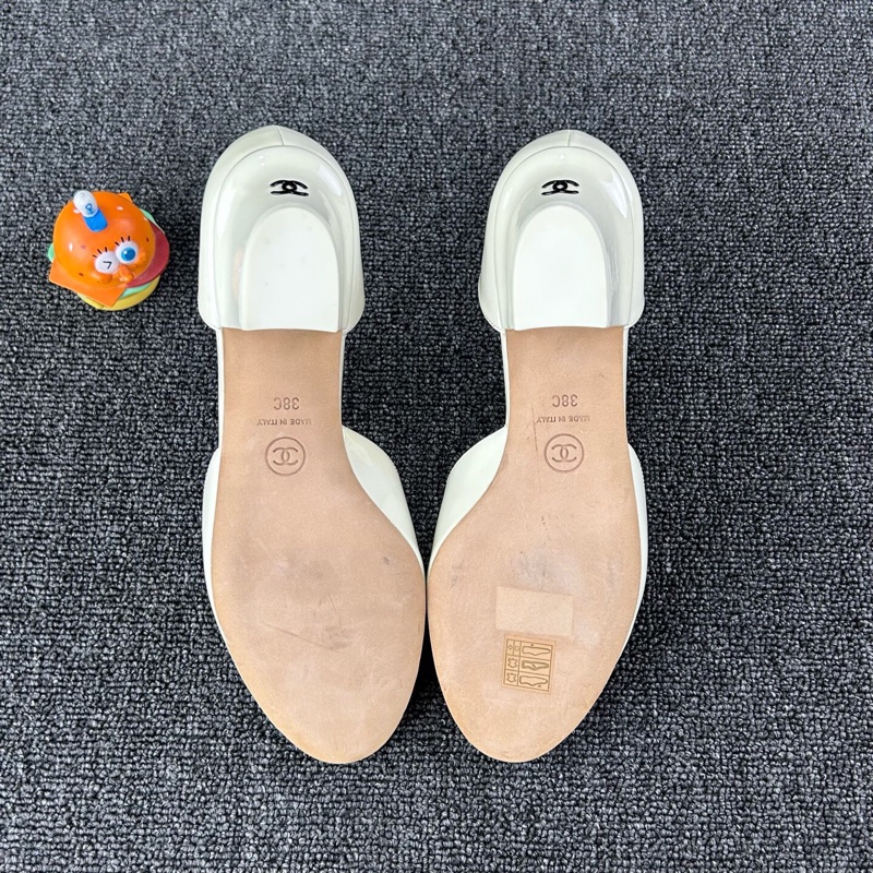 Chanel香奈兒白色漆皮高跟鞋 尺碼：38 🧡-7