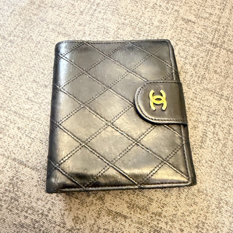 Chanel 羊皮金扣對折短夾-7