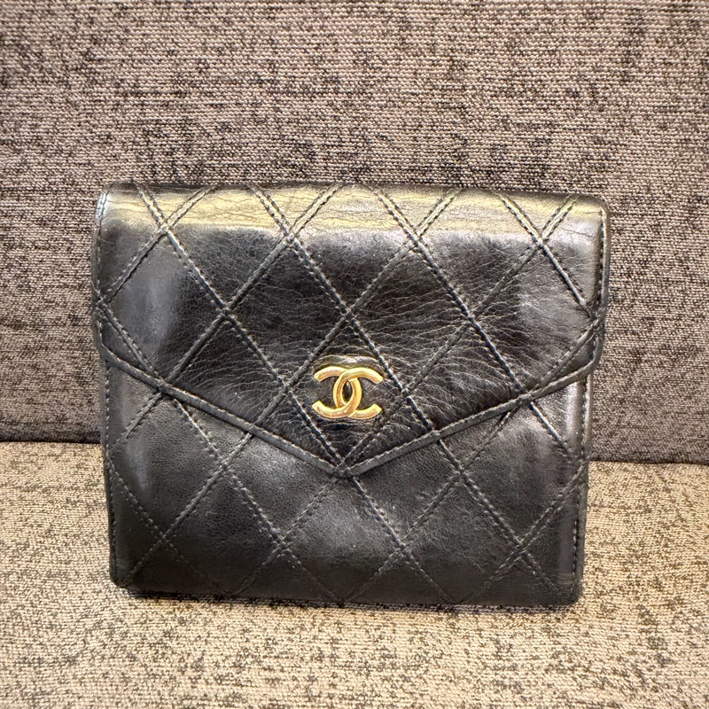 Chanel 羊皮金扣對折短夾-8
