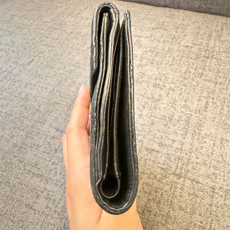 Chanel 羊皮金扣對折短夾-9