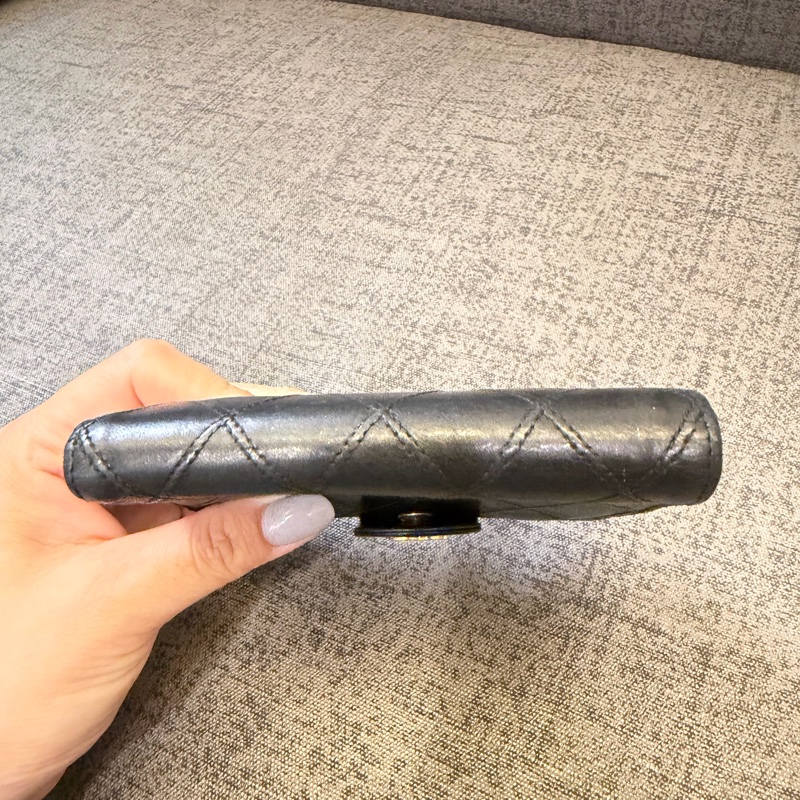 Chanel 羊皮金扣對折短夾-11