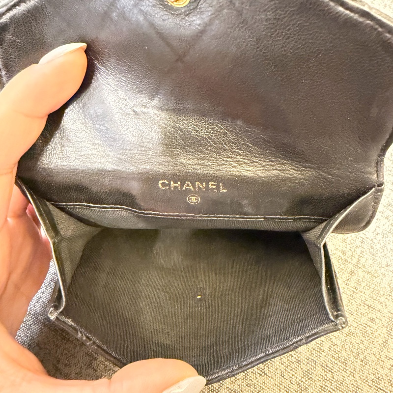 Chanel 羊皮金扣對折短夾-14